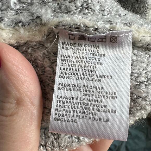 Lovemarks Cozy Gray and Cream Long Cardigan Sweater Size Medium - Picture 7 of 8